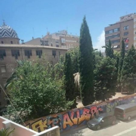 Familyhomestay Валенсия Екстериор снимка